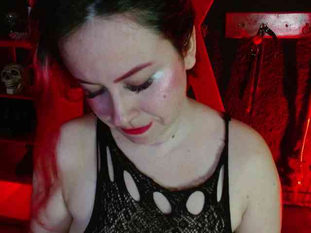 Naty-slavedoll webcam