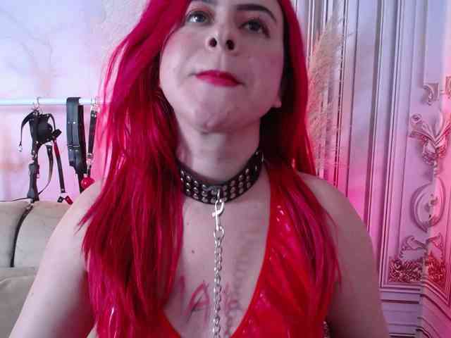 Naty-slavedoll webcam