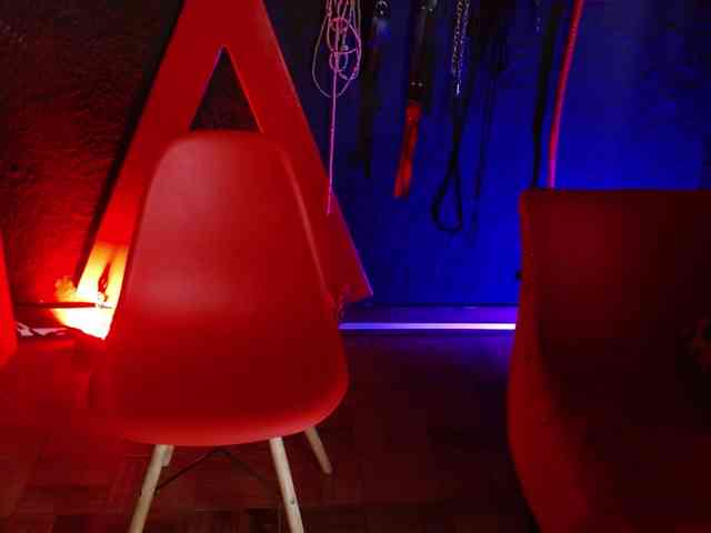 Naty-slavedoll webcam
