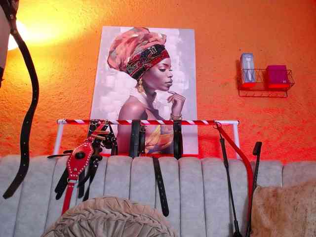 Naty-slavedoll webcam