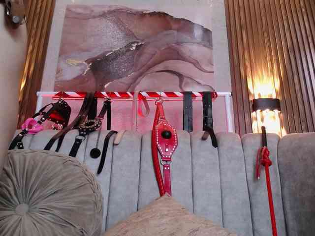 Naty-slavedoll webcam