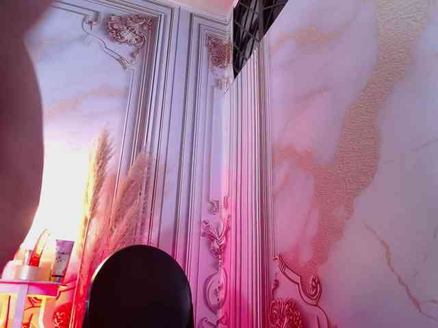 Naty-slavedoll webcam