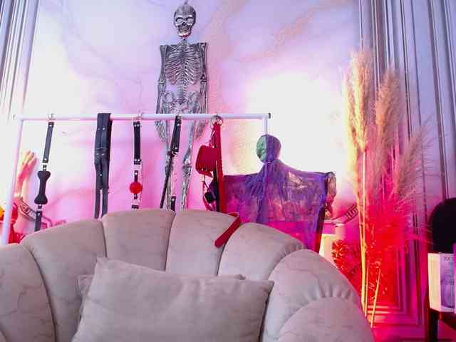 Naty-slavedoll webcam