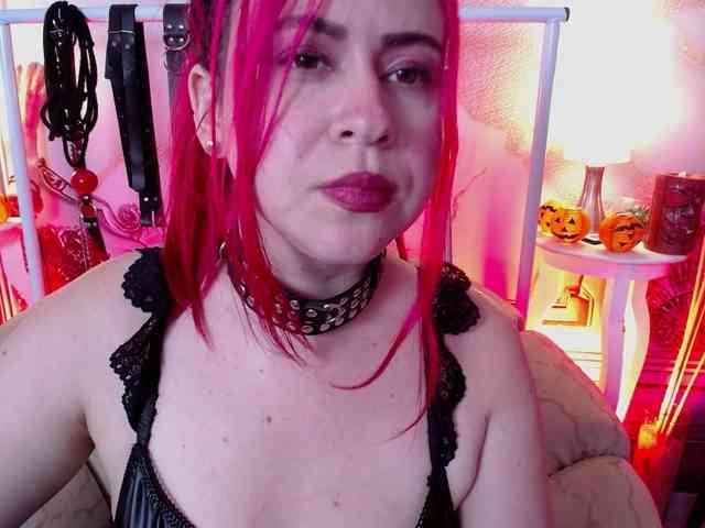 Naty-slavedoll webcam