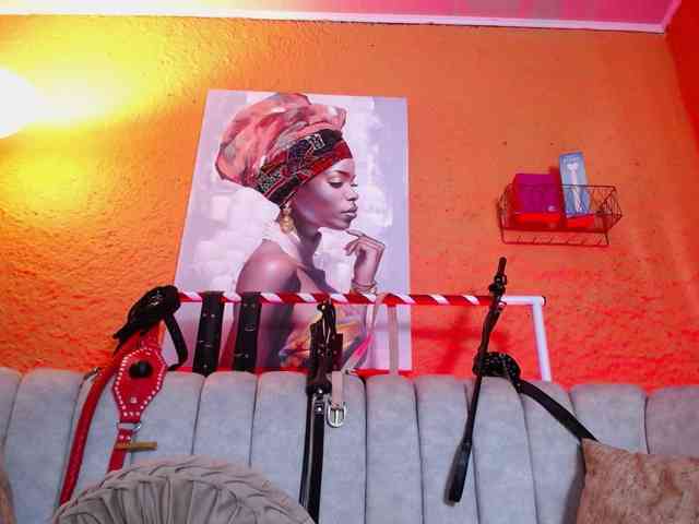 Naty-slavedoll webcam