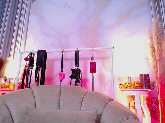 Naty-slavedoll webcam