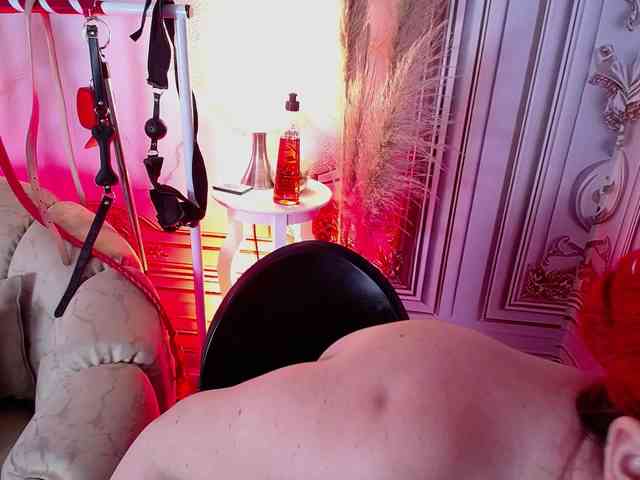 Naty-slavedoll webcam