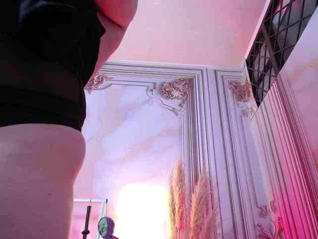Naty-slavedoll webcam
