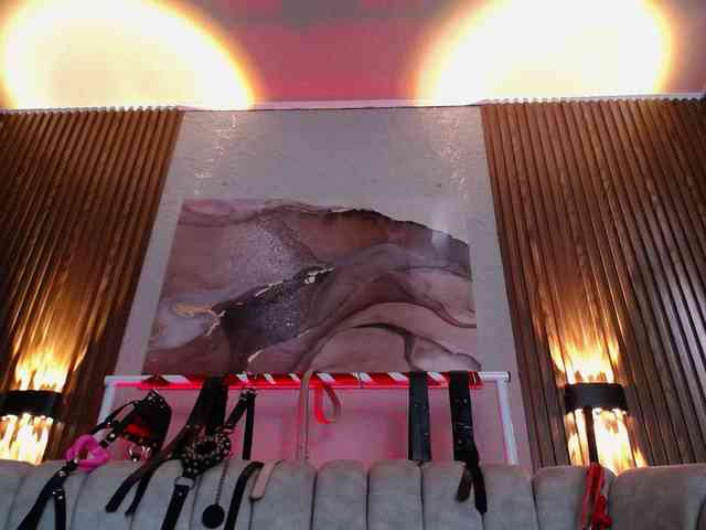 Naty-slavedoll webcam