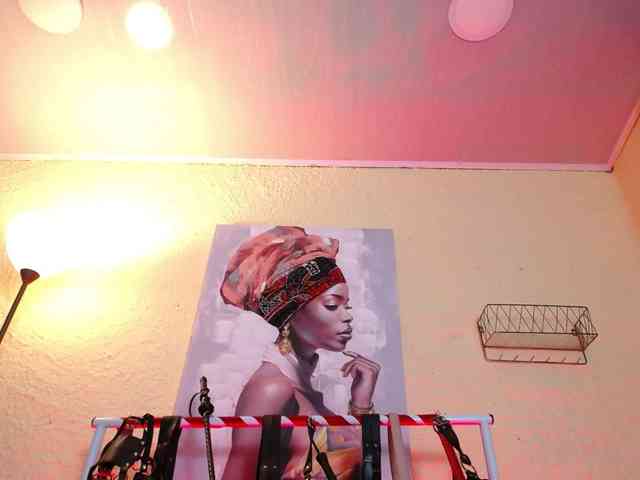 Naty-slavedoll webcam