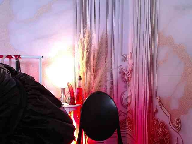 Naty-slavedoll webcam