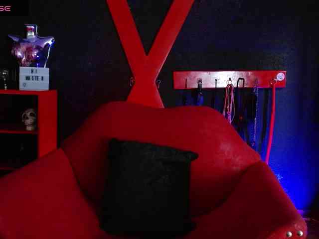 Naty-slavedoll webcam