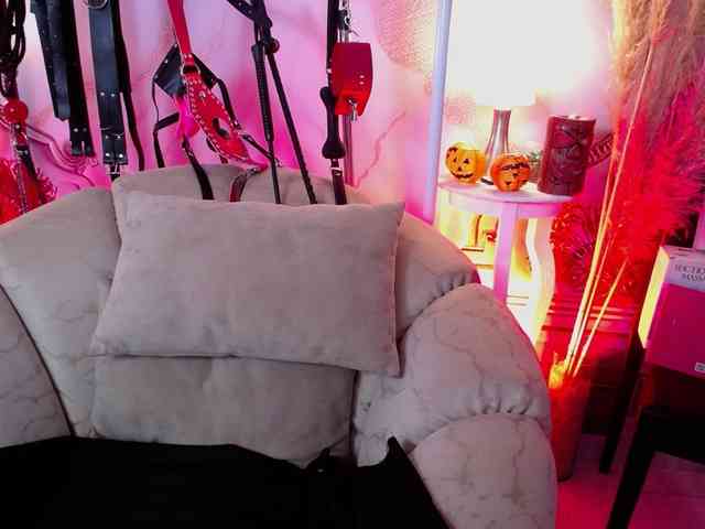 Naty-slavedoll webcam