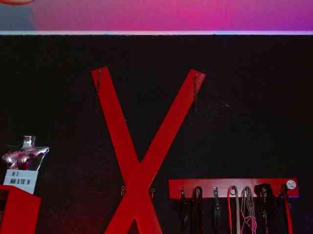 Naty-slavedoll webcam