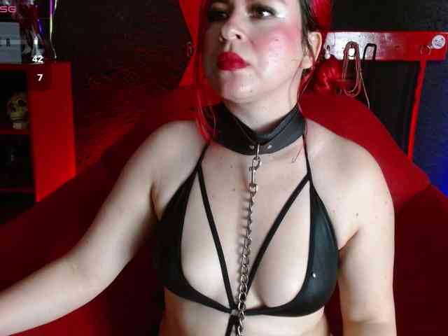 Naty-slavedoll webcam