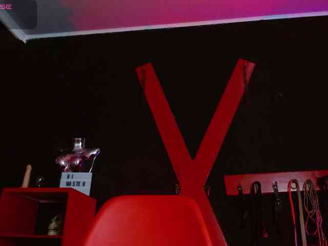 Naty-slavedoll webcam