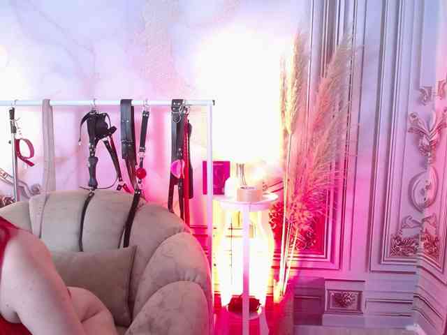 Naty-slavedoll webcam