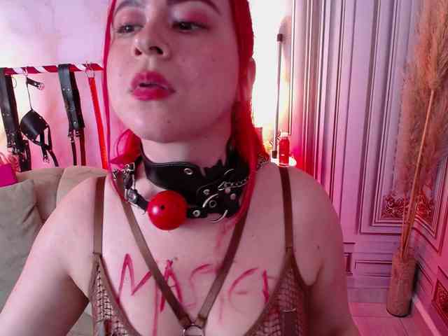 Naty-slavedoll webcam
