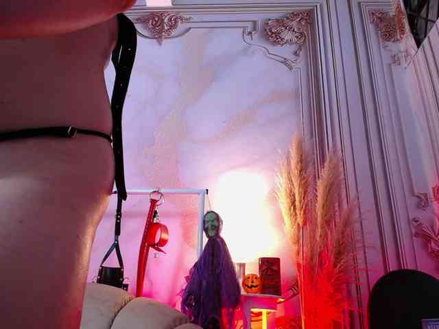 Naty-slavedoll webcam