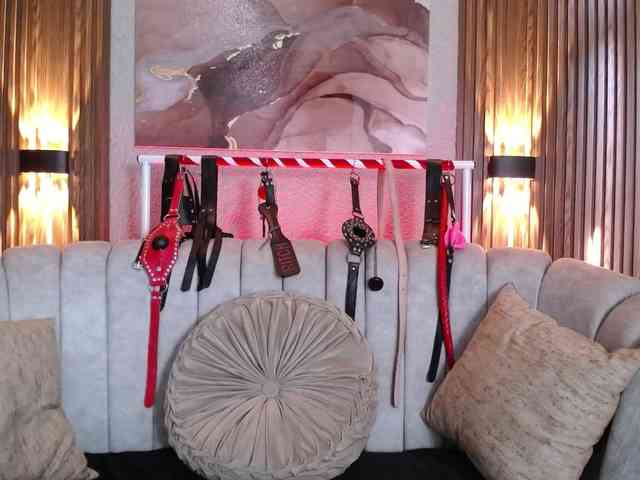 Naty-slavedoll webcam