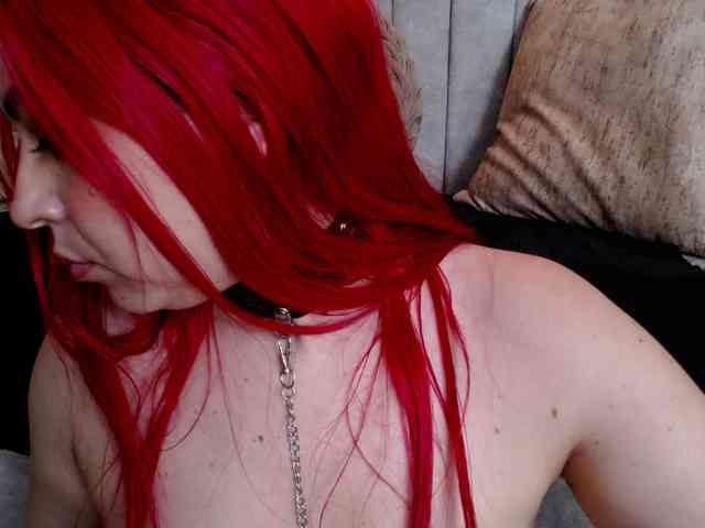 Naty-slavedoll webcam