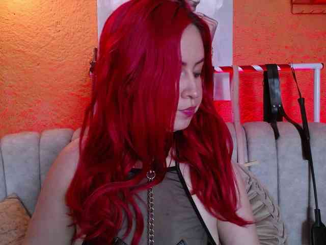 Naty-slavedoll webcam