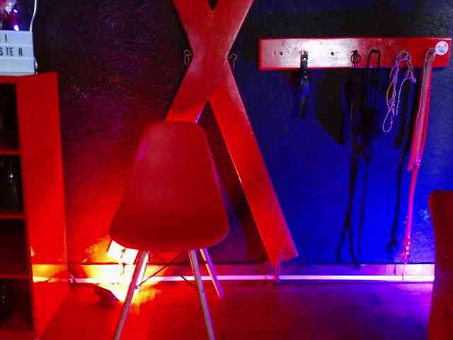 Naty-slavedoll webcam