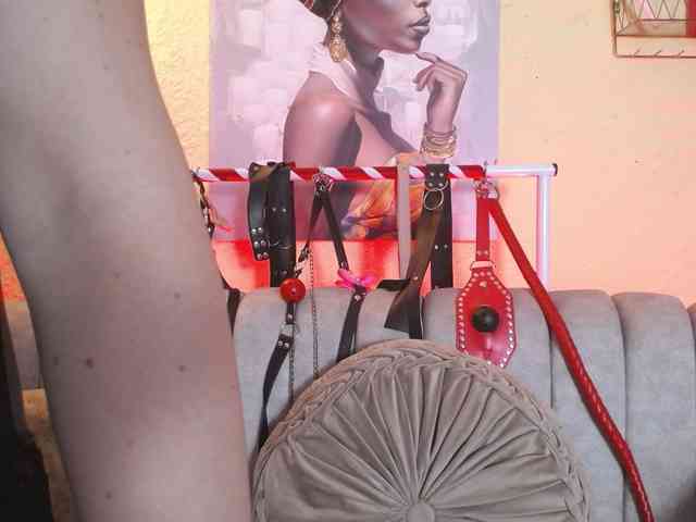 Naty-slavedoll webcam