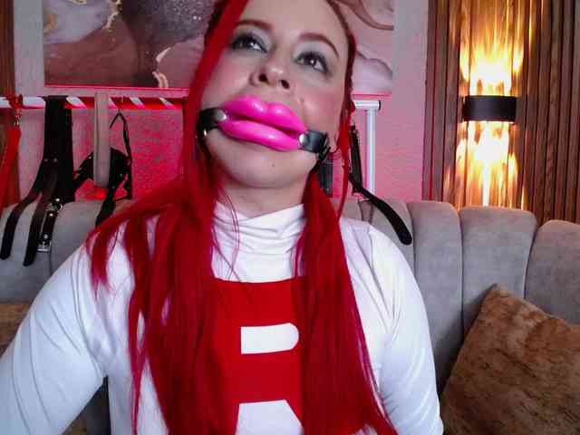 Naty-slavedoll webcam