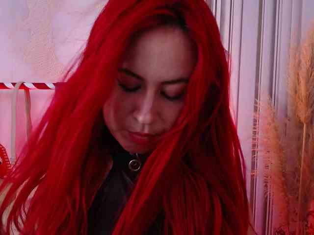 Naty-slavedoll webcam