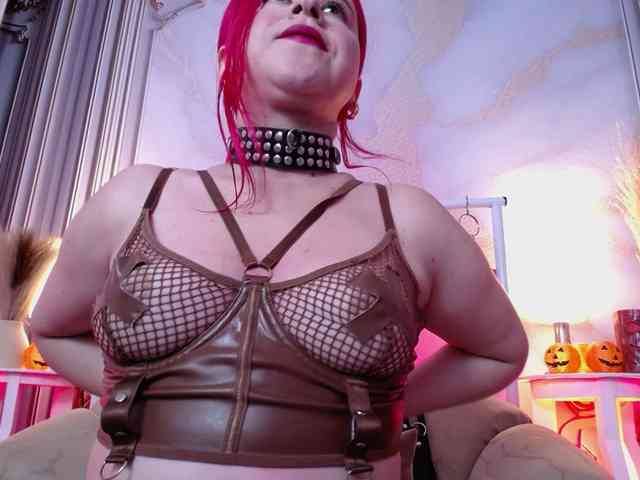 Naty-slavedoll webcam