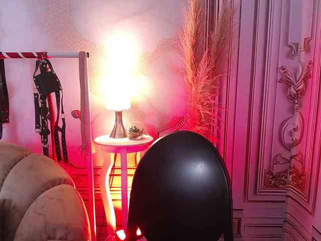 Naty-slavedoll webcam