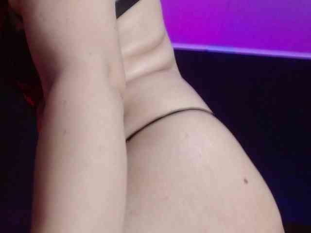 Naty-slavedoll webcam
