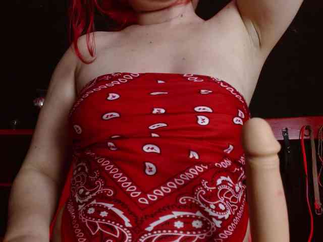 Naty-slavedoll webcam