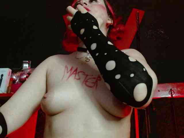 Naty-slavedoll webcam