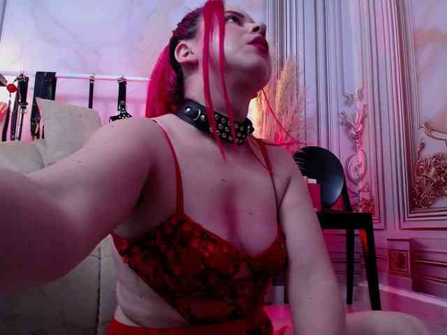 Naty-slavedoll webcam
