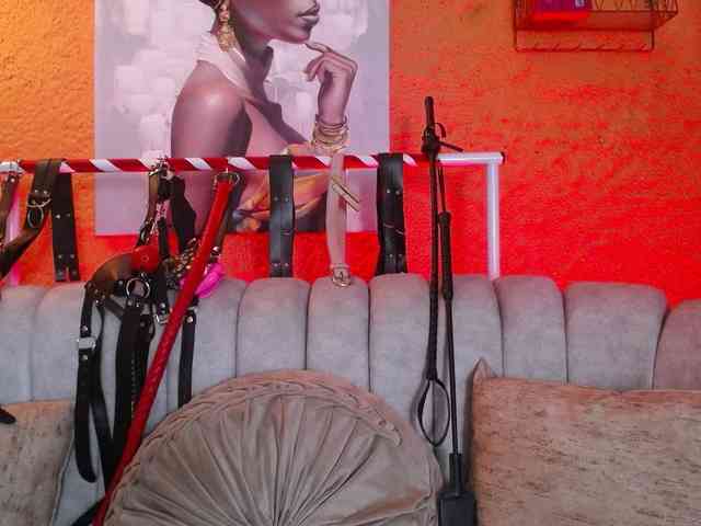 Naty-slavedoll webcam