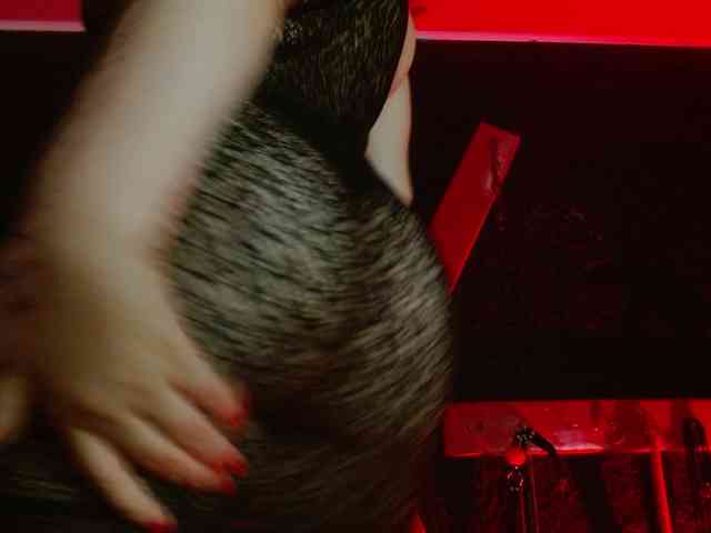 Naty-slavedoll webcam
