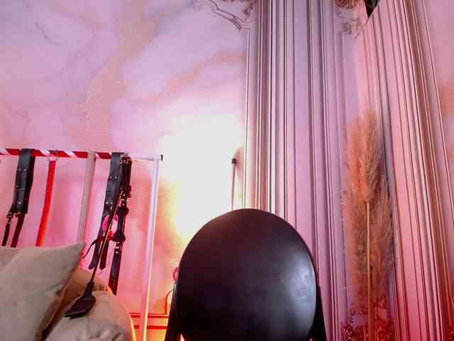 Naty-slavedoll webcam