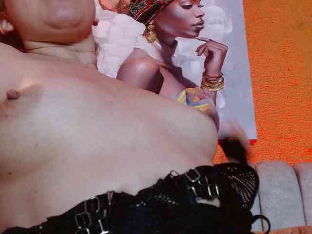 Naty-slavedoll webcam