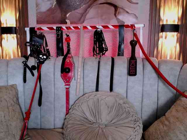 Naty-slavedoll webcam