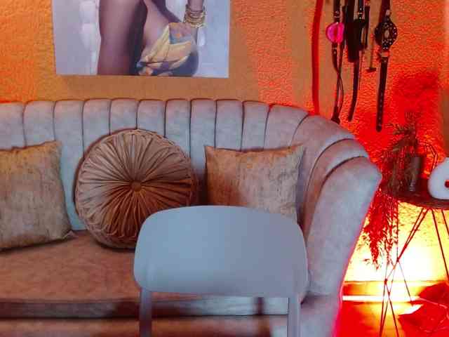 Naty-slavedoll webcam