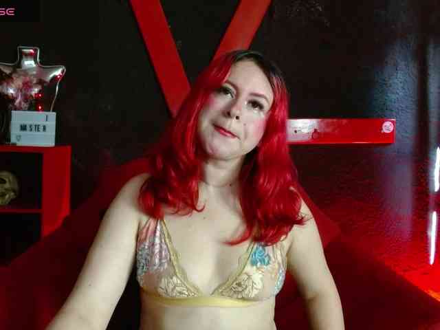 Naty-slavedoll webcam