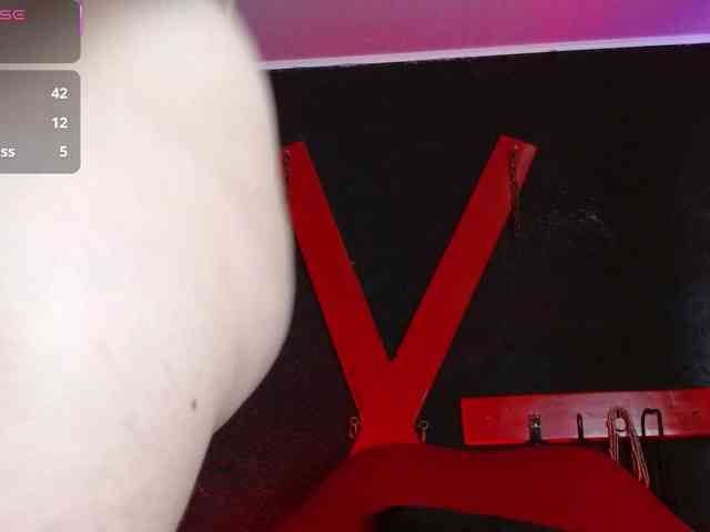 Naty-slavedoll webcam