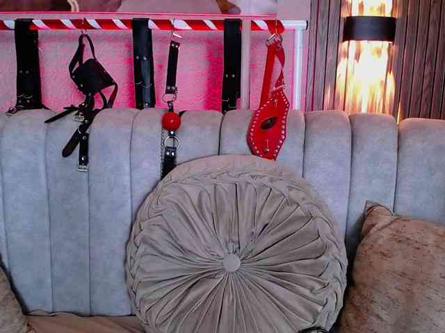 Naty-slavedoll webcam