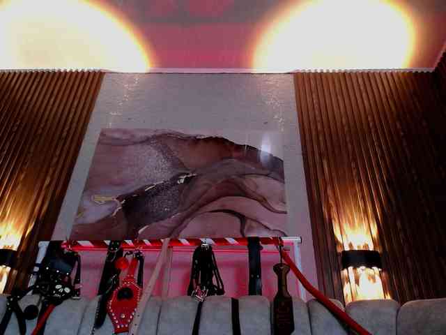 Naty-slavedoll webcam