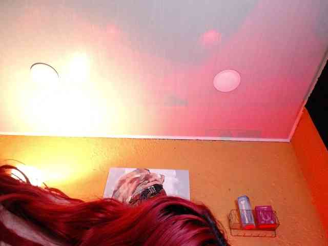 Naty-slavedoll webcam