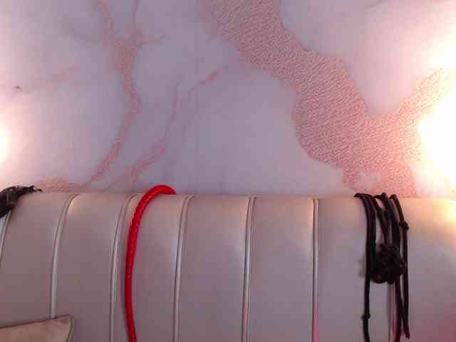 Naty-slavedoll webcam