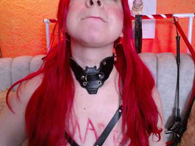 Naty-slavedoll webcam