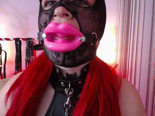 Naty-slavedoll webcam